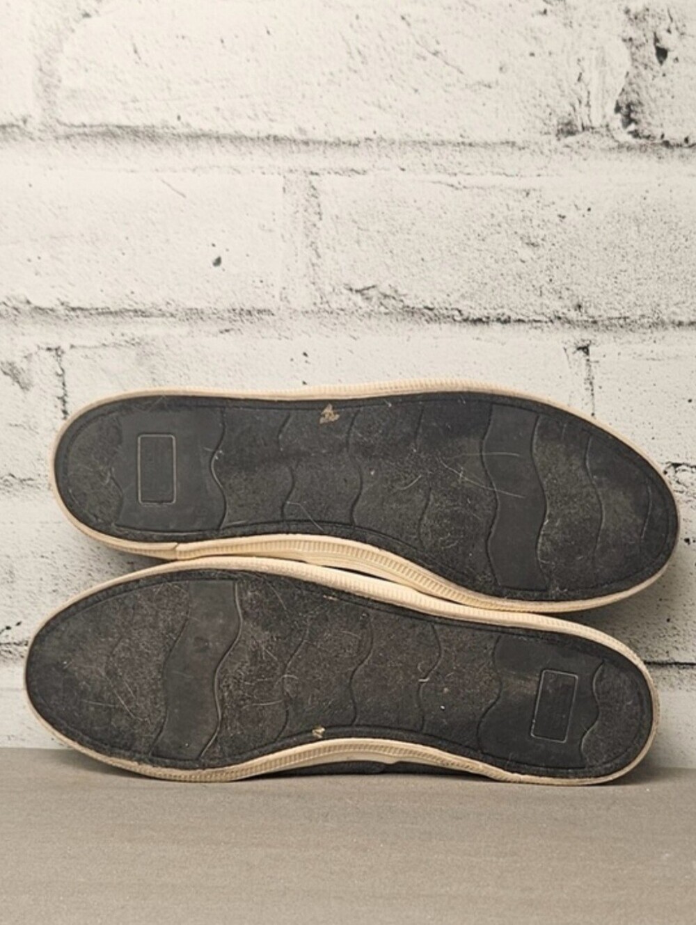 American Eagle Gray Canvas Lace Up Sneakers Women's Size 8 Casual Shoes - Picture 8 of 10